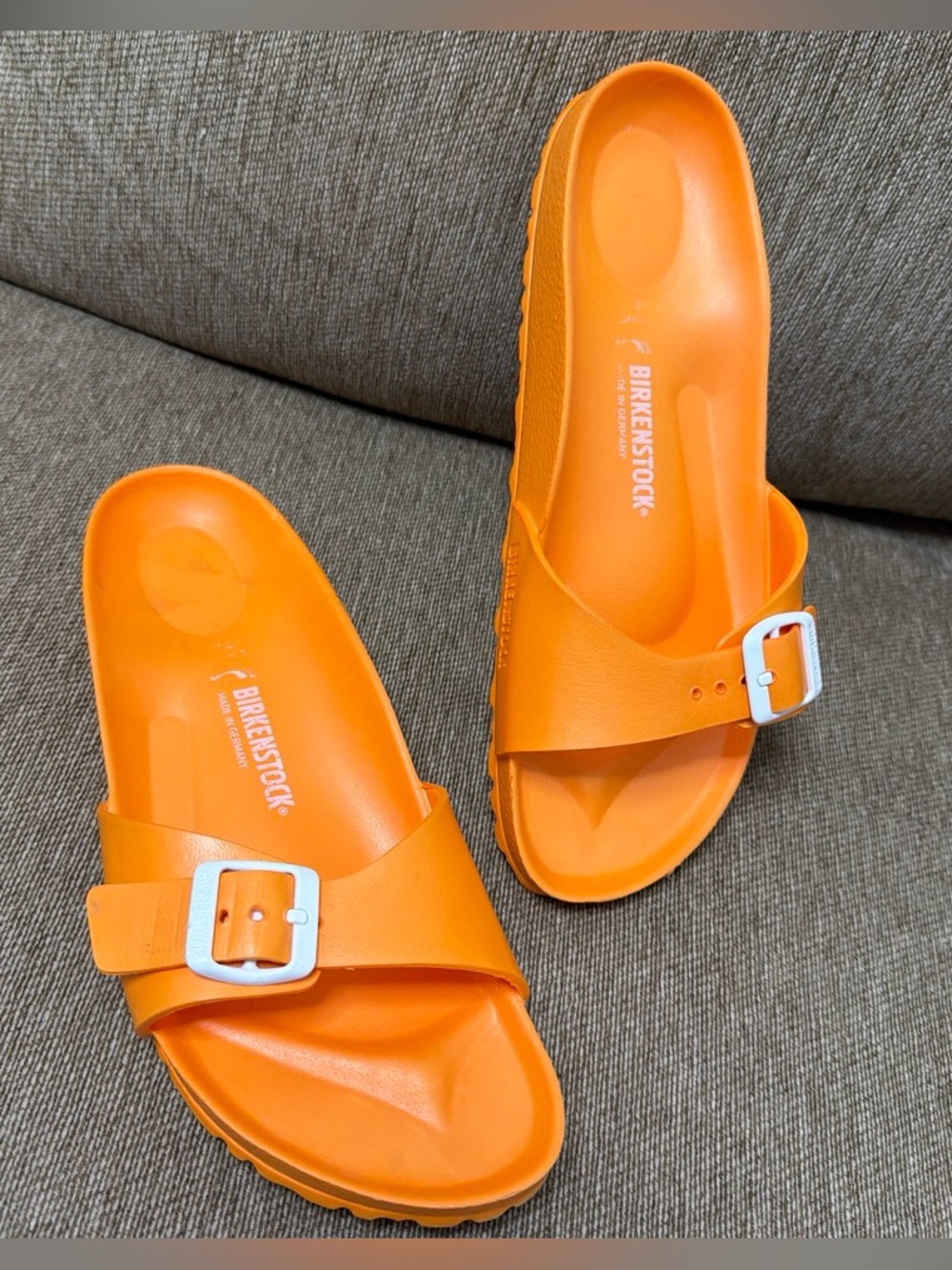 Birkenstock Unisex Orange Slide Sandals white Buckles 41 (8 men’s 9.5/10 women’s